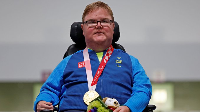 Philip Jonsson winning gold in shooting in the Tokyo 2020 Paralympics